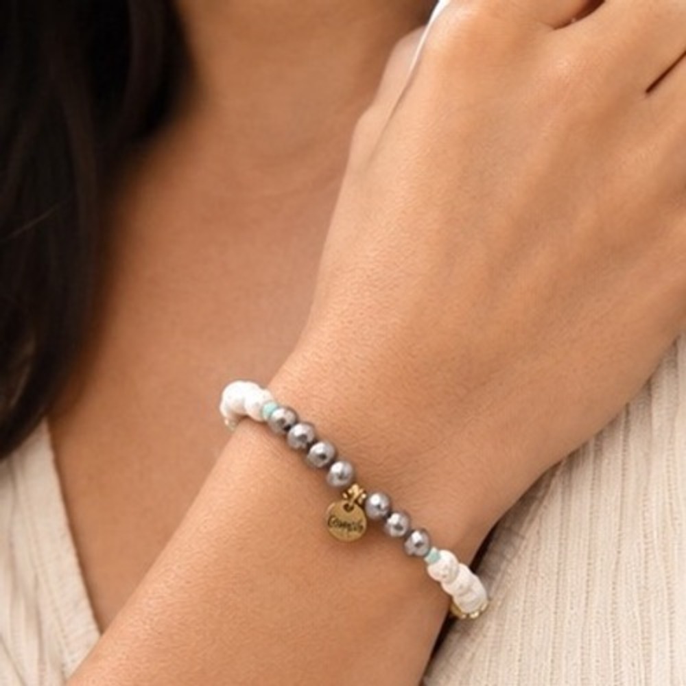 Erimish Beaded Stretch Bracelet Faceted Grey White Marble Gold Tone Logo Charm - Picture 5 of 8